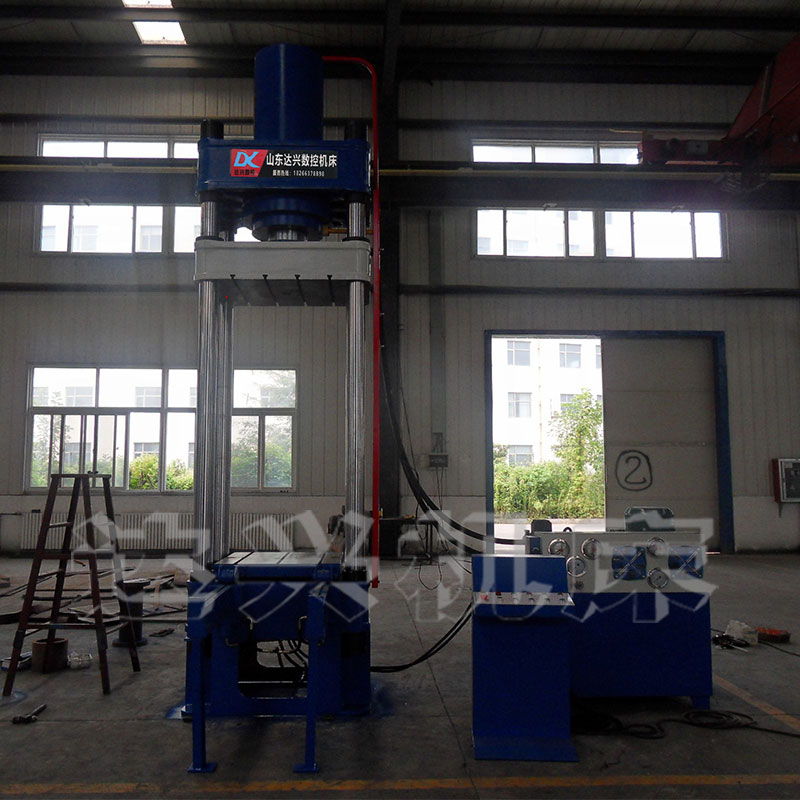 200噸可移動工作臺 四柱三粱液壓機(jī)